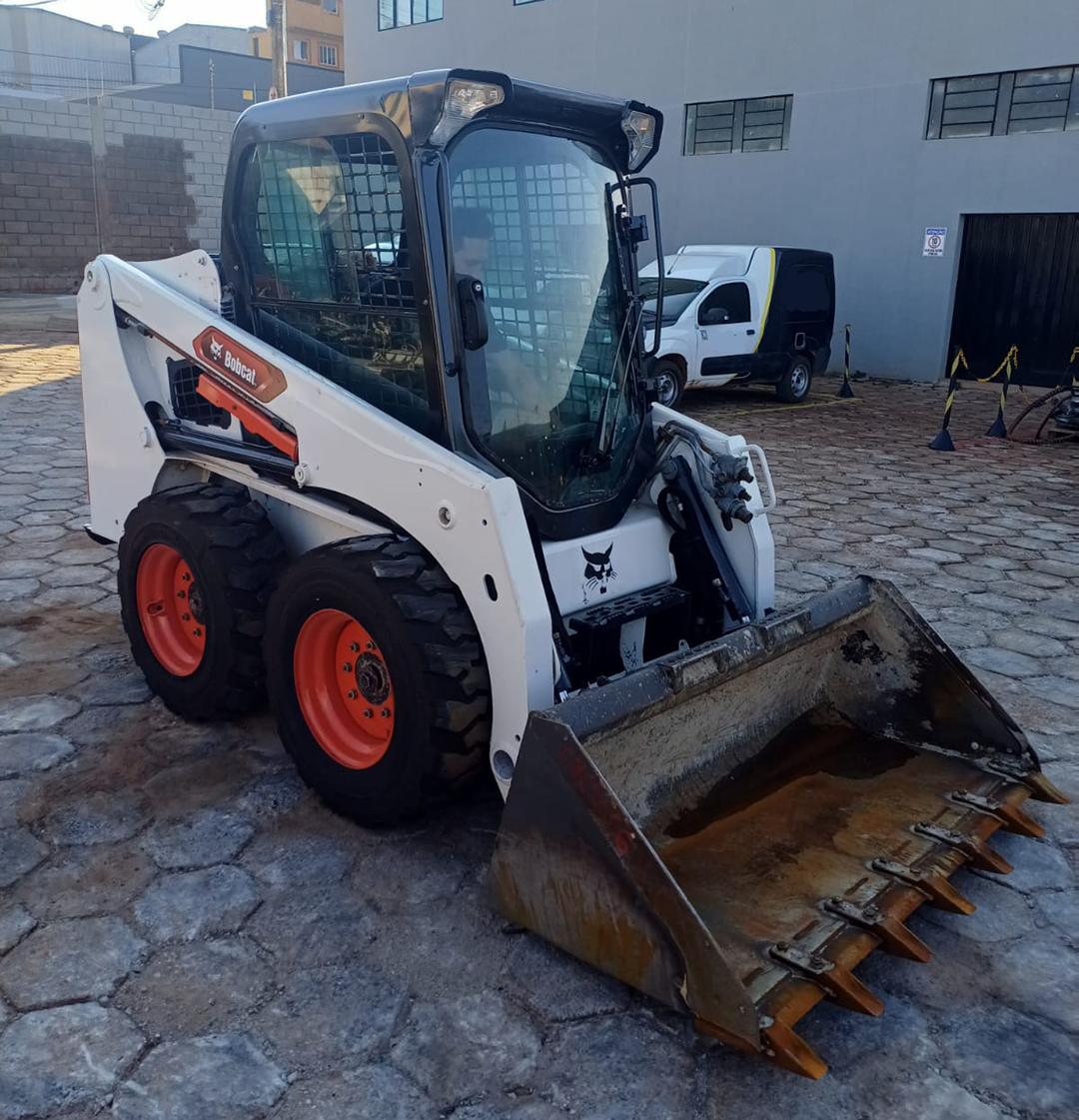 Aluguel de Minicarregadeira BOBCAT