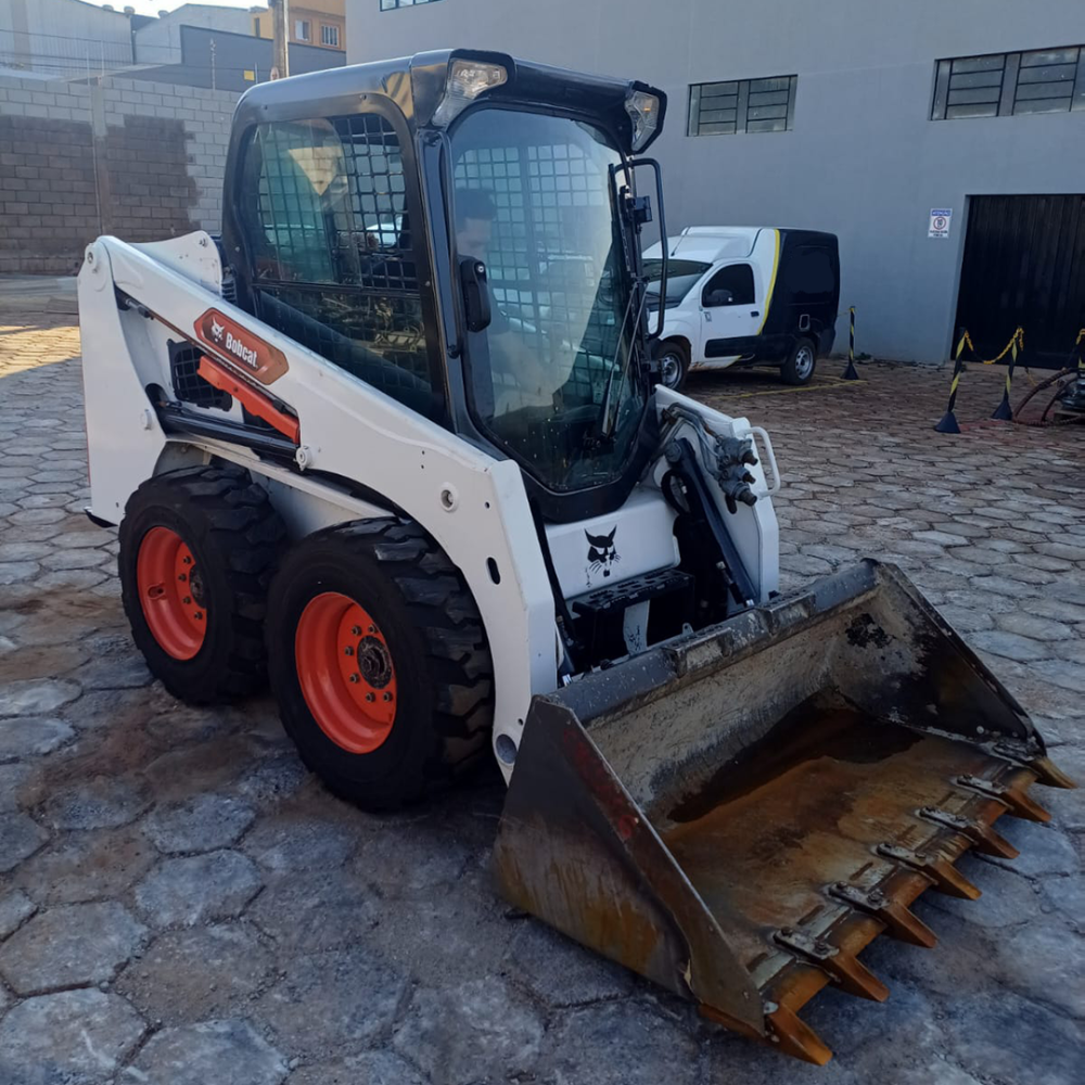Aluguel de Minicarregadeira BOBCAT